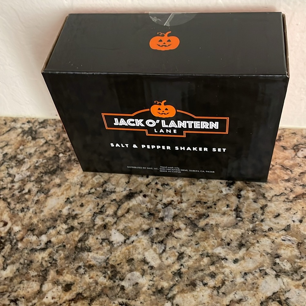 Ghost Salt & Pepper Set - Picture 2 of 3